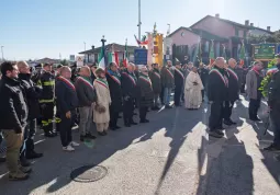 Deposizione della corona di alloro alla lapide dei caduti